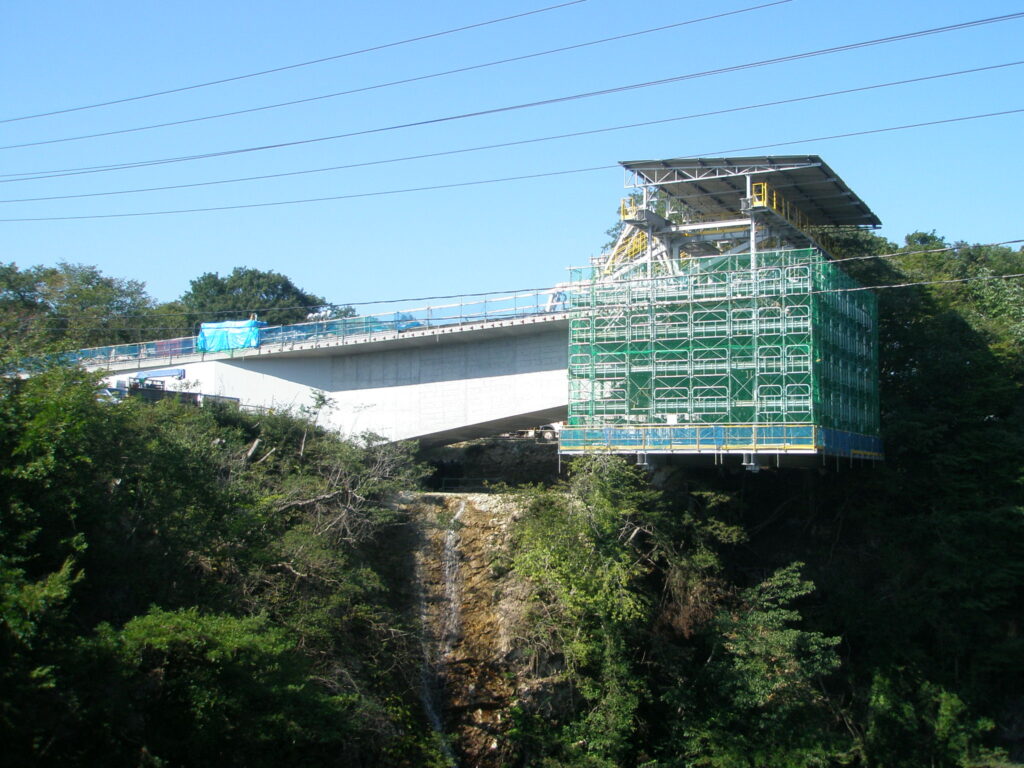 新鳴合橋