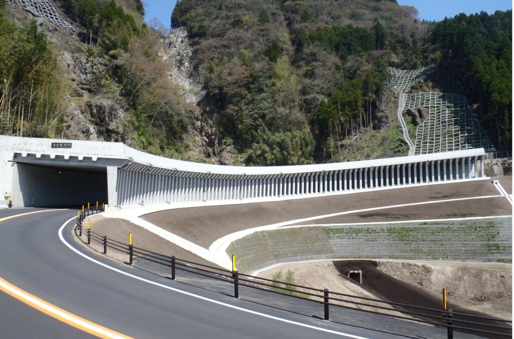 滝室ロックシェッド2工区