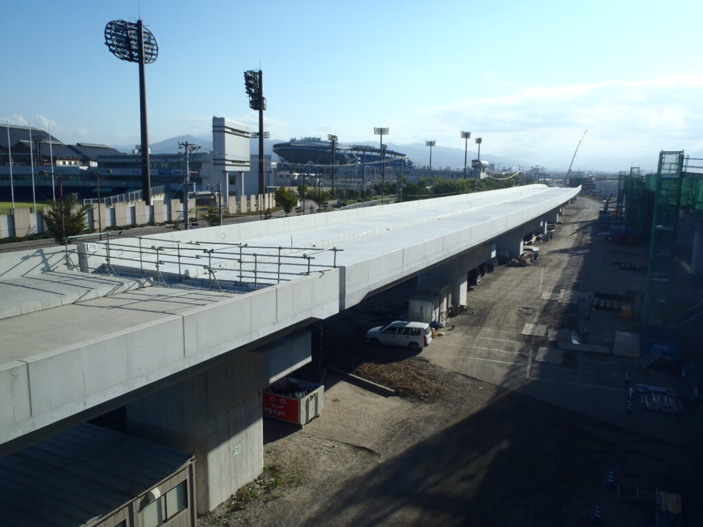 中央公園高架橋(上り線)