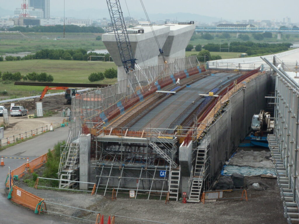 圏央道宮山高架橋
