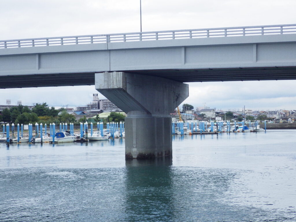 二見大橋橋脚補強工事
