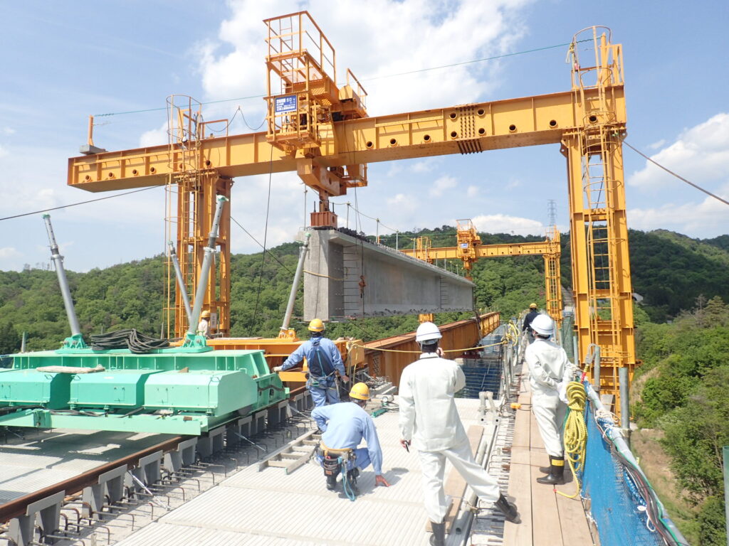 安芸バイパス大山高架橋PC上部工事