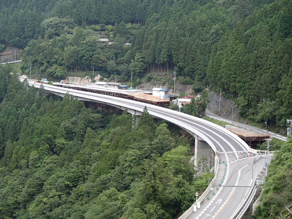 新閉君橋