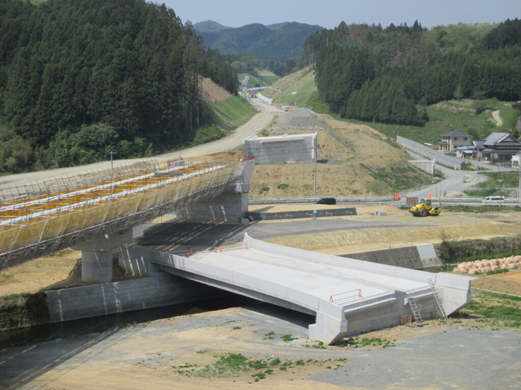 志津川ICランプ橋