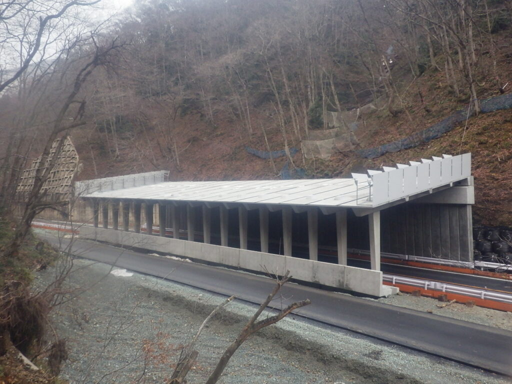 岳山地区スノーシェッド上部工工事