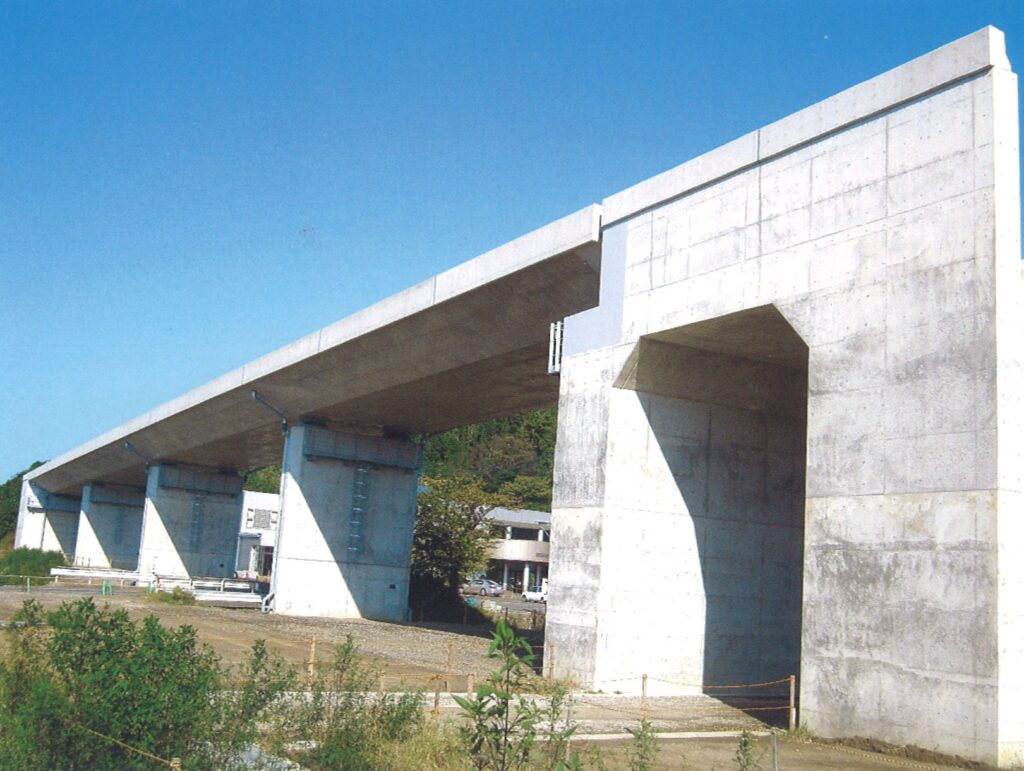琴浦川橋