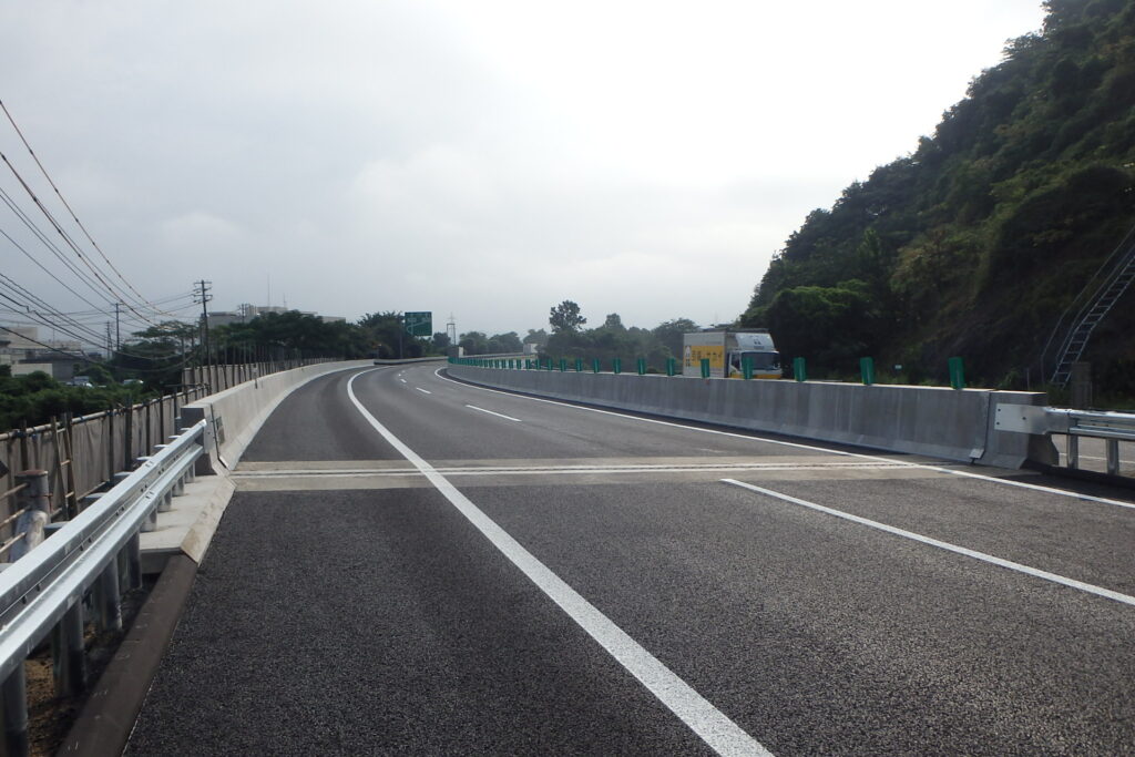 中国自動車道（特定更新等）山田橋（上り線）他１橋床版取替工事