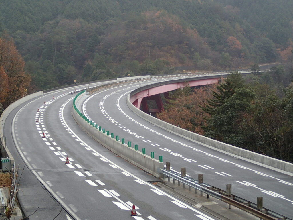 中国自動車道（特定更新等）容谷橋床版取替工事