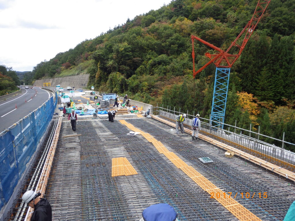 八戸自動車道 楢山橋床版補強工事
