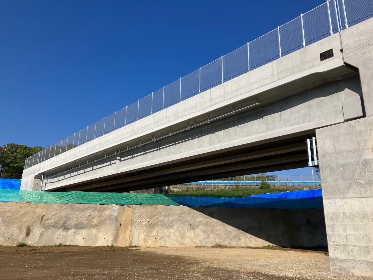 古高築地地区跨道橋上部工事