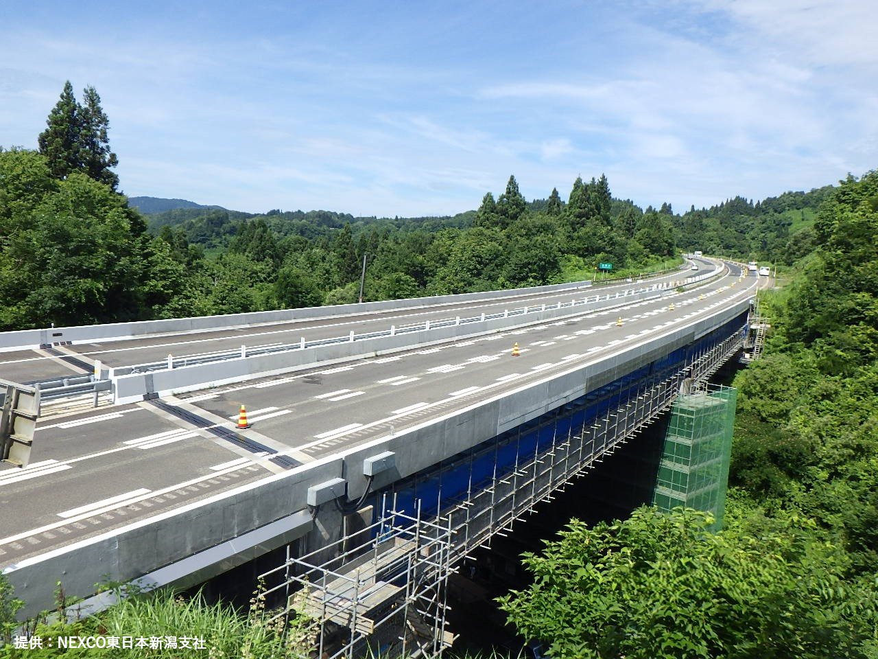 関越自動車道　木沢川橋床版取替工事