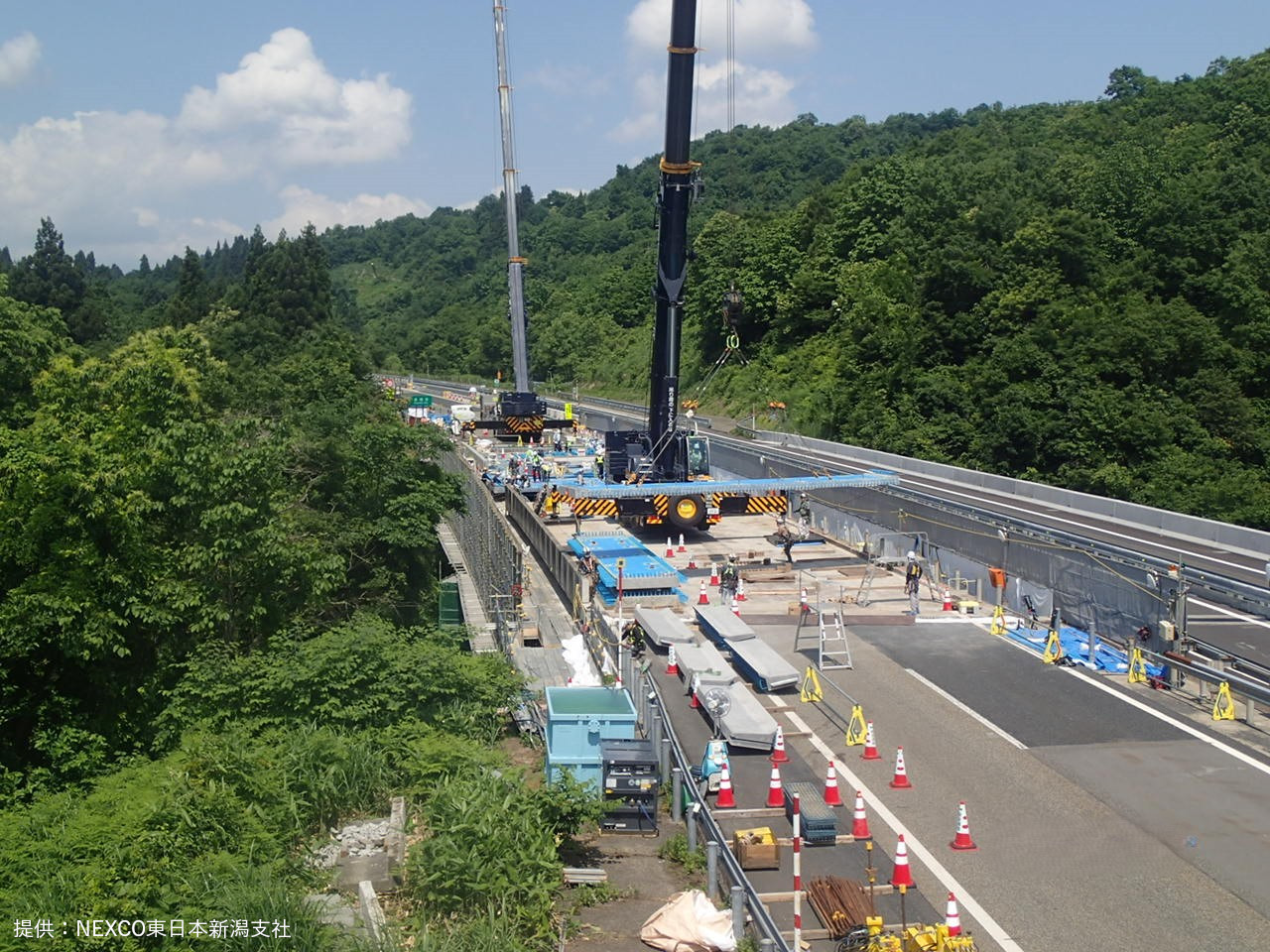 関越自動車道　木沢川橋床版取替工事