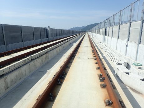 越前・敦賀間軌道スラブ運搬