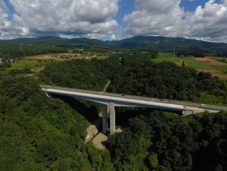 東海北陸自動車道 本谷橋PC上部工事