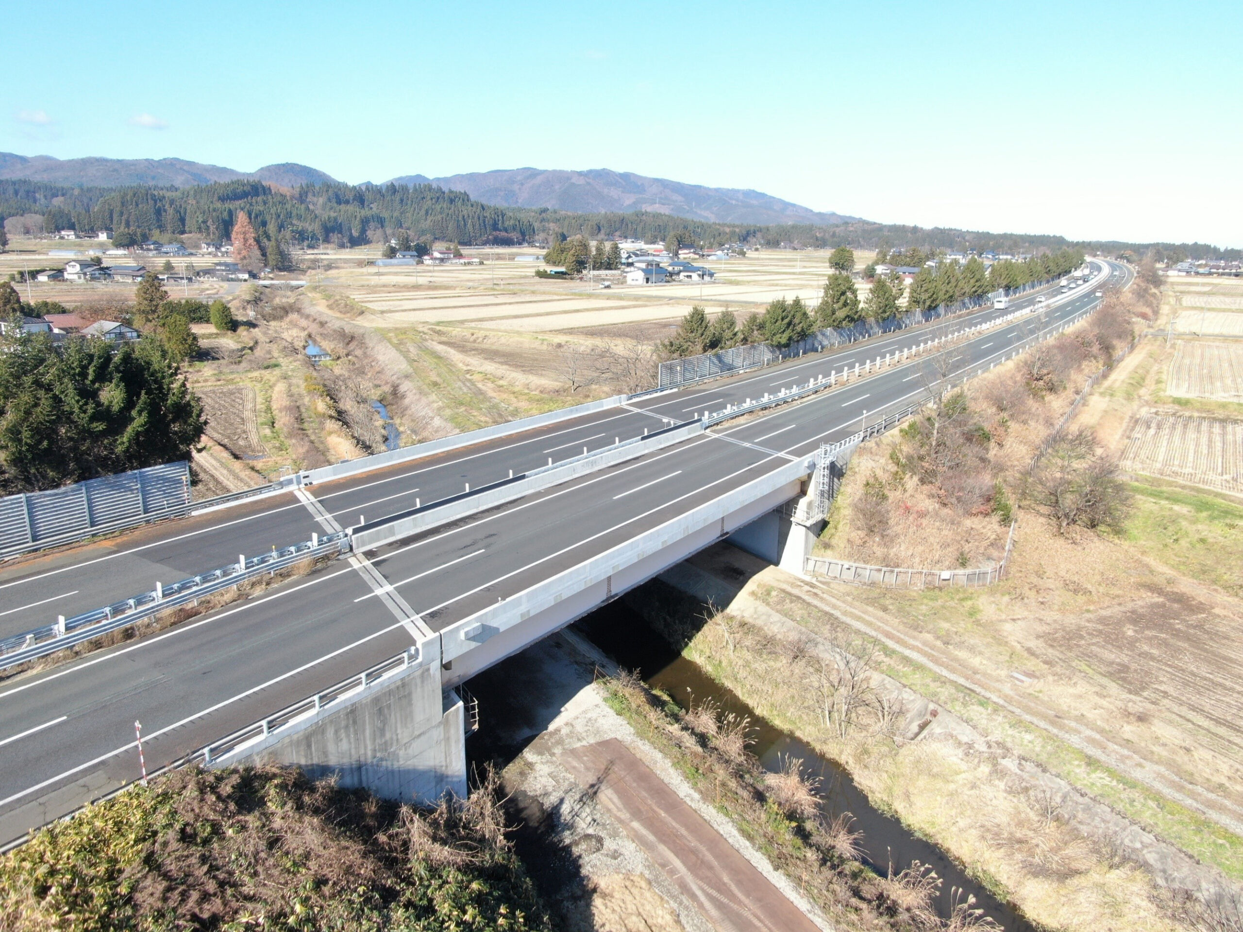 東北自動車道　耳取川橋床版取替工事