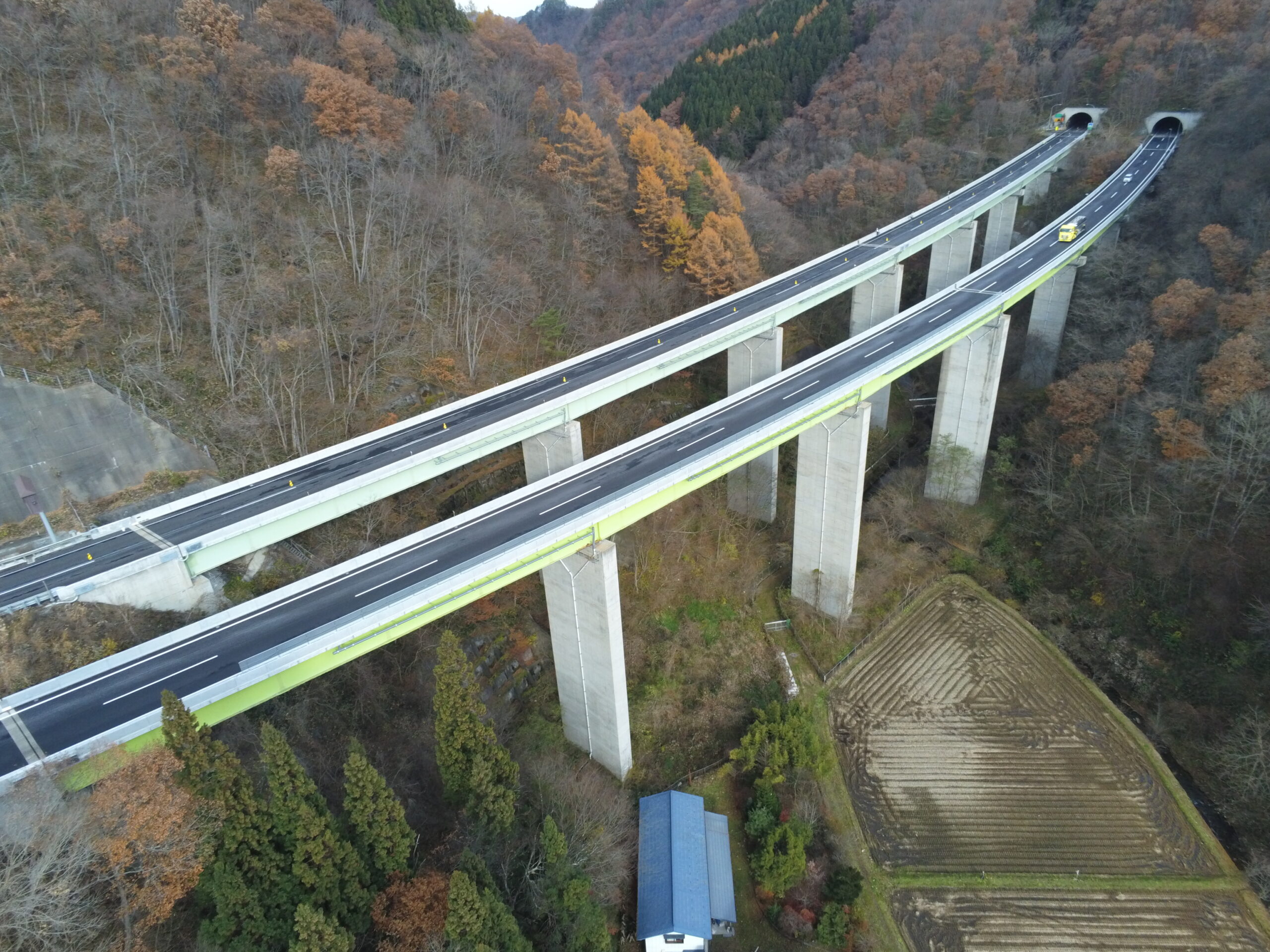 八戸自動車道　沢内橋床版取替工事